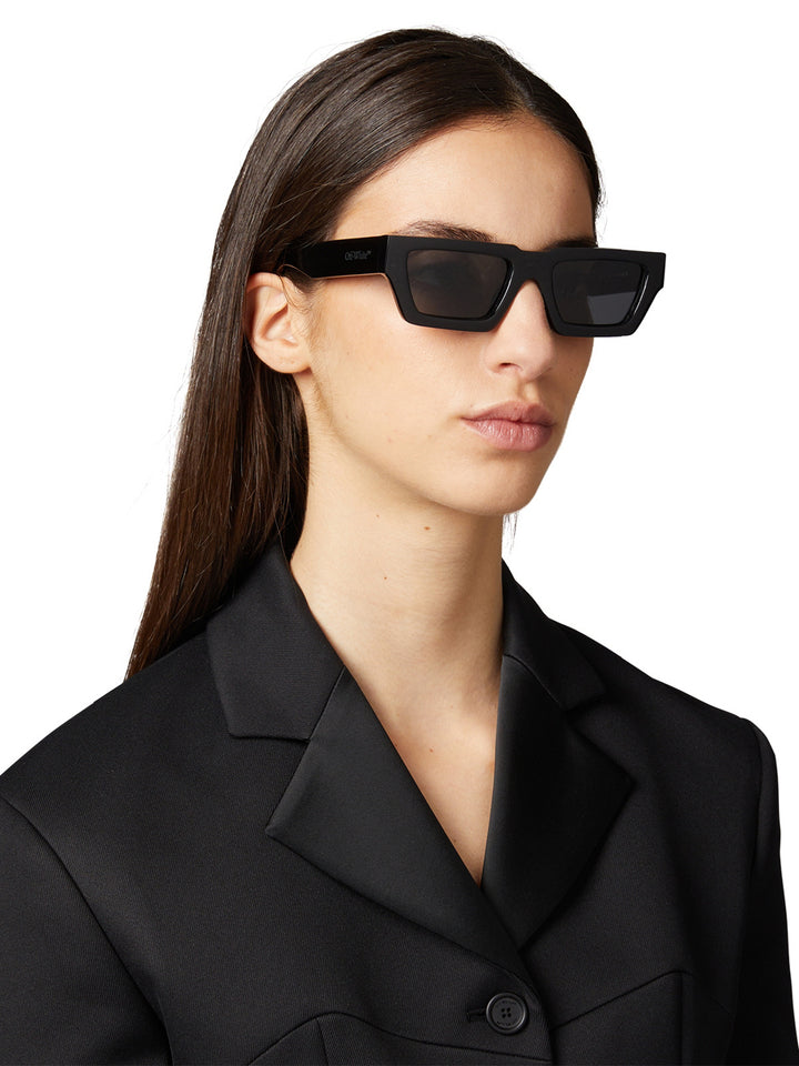 【送料&関税込】Off-White OERI129 MANCHESTER Sunglasses - Un Off-White Manchester OERI129 Wayfarer Sunglasses | Fashion