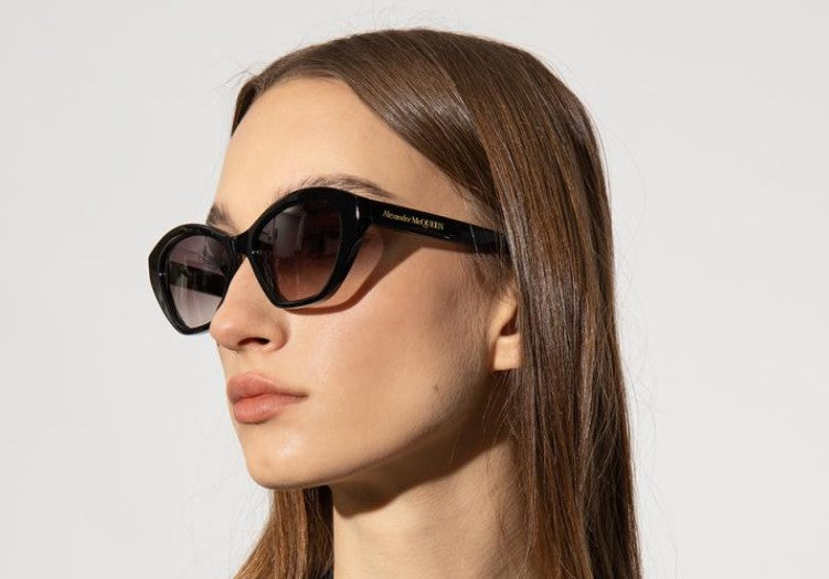 サングラス ALEXANDER MCQUEEN Woman Sunglasses Black AM0355S 001 Alexander Mcqueen AM0355S Cat Eye Sunglasses | Fashion